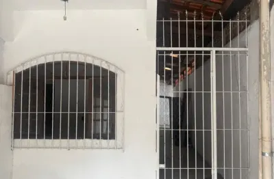 Se você está em busca de um imóvel prático e bem localizado, esta casa pode ser a escolha ideal.