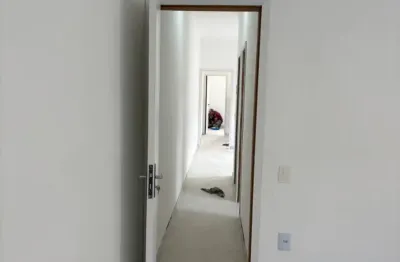 Esta encantadora casa localizada no Jardim Santa Inês II oferece tudo o que uma família pode desejar.