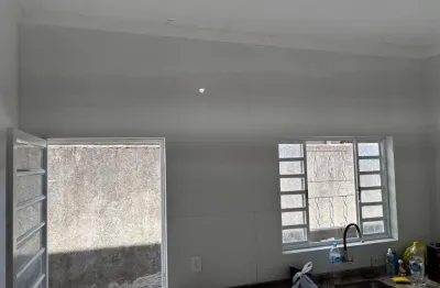 Casa encantadora no jardim santa inês ii, perfeita para quem busca conforto e praticidade