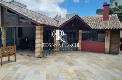 Linda casa num dos melhores bairros de florianópolis