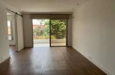 Apartamento para venda tem 150 metros quadrados com 4 quartos
