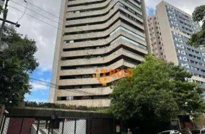 De frente para o parque da jaqueira. são 4 suítes e 4 vagas