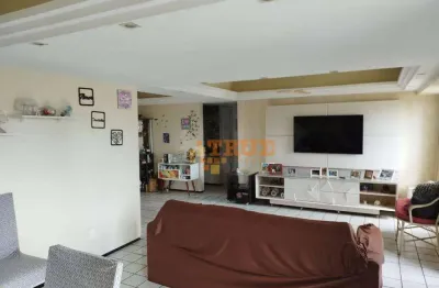Excelente apartamento, bastante amplo com vista definida e área de lazer completa.