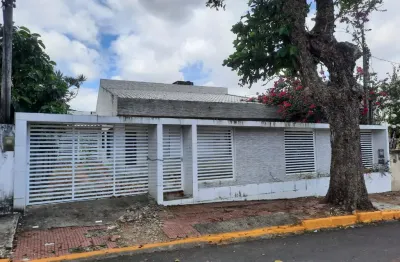 Casa com 4 quartos à venda em casa amarela - 800.000