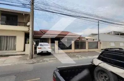 Casa com 3 dormitórios, sendo uma suíte (cordeiros/itajaí)