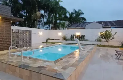 Imóvel de alto padrão com piscina em caiobá-matinhos pr