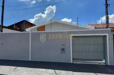 Otima casa no jardim das estacoes, a 50 metros de mercado, farmacia, academia, posto de gasolina e comercio em geral.
