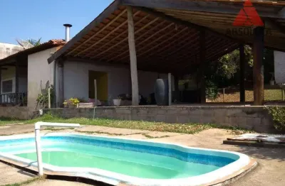 Excelente chácara com 02 casas no asfalto na praia dos namorados.