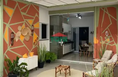 Casa em condomínio à venda em localização privilegiada: 2 quartos, 1 suíte, 2 salas, 2 banheiros. espaço gourmet e 75m² de conforto!
