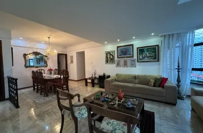 Apartamento com quatro quartos sendo três suítes para venda na pituba