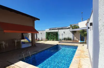 Casa com 3 quartos à venda na r, centro, jardinópolis por r$ 777.000