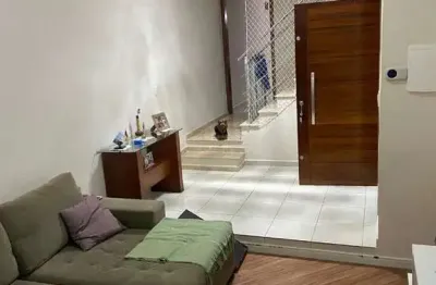 Sobrado com 3 quartos/1 suíte master, área gourmet e banheira spa.