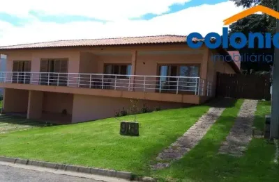 Casa com 4 suítes, sala ampla com 3 ambientes, lavabo, cozinha planejada e vagas