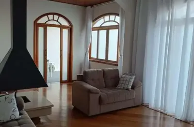 Casa ampla com 3 quartos/1 suíte com piscina no jardim estádio.