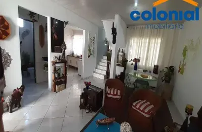Casa com 4 quartos , 1 suíte e salão comercial amplo