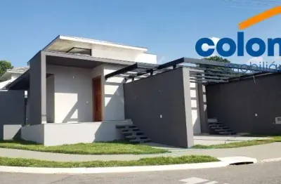 Casa nova térrea com 3 suítes e piscina em condomínio fechado