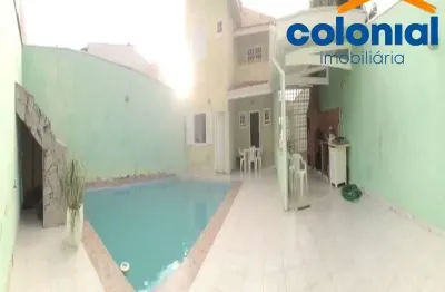 Sobrado com 5 dormitórios/3 suítes, piscina e salão de jogos.