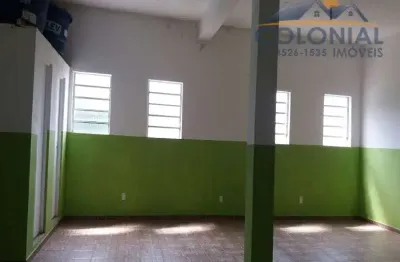 Oportunidade: salão comercial com edícula de 3 cômodos e quintal.