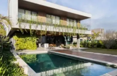 Casa em condomínio fechado 850m², mobiliado, 4 suítes em frente ao golf clube. portal do japy, cabreúva.
