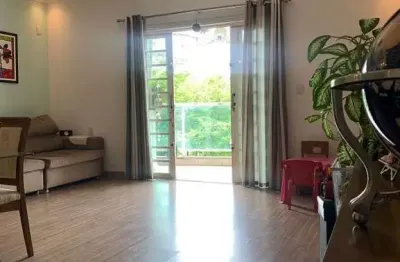 Sobrado com 2 quartos, 2 vagas cobertas e edícula. vila hortolândia.