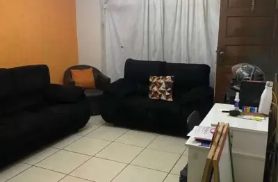 Casa à venda com 02 dormitórios na vila rio branco.