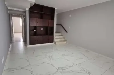 Espaçosa casa para locação em jundiaí-sp, vila vianelo: 3 quartos, 2 salas, 2 banheiros, garagem e 140m².