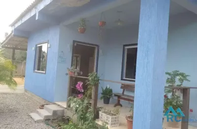 Casa com 2 quartos à venda na do viveiro verde, 1, grama, garopaba por r$ 560.000