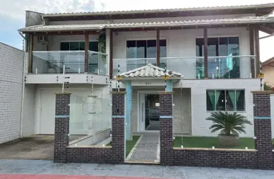 Casa com 8 quartos à venda na rua josé cherem, 331, carianos, florianópolis por r$ 1.590.000