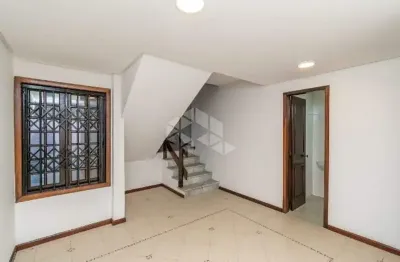 Casa em condomínio com 2 quartos, sendo 1 suíte no bairro tristeza.