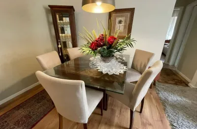 Bairro Tristeza - Apartamento impecável com 2 quartos, 2 banheiros, vaga de garagem coberta e escriturada