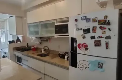 Apartamento com 2 quartos sendo um suíte no bairro itacorubi.