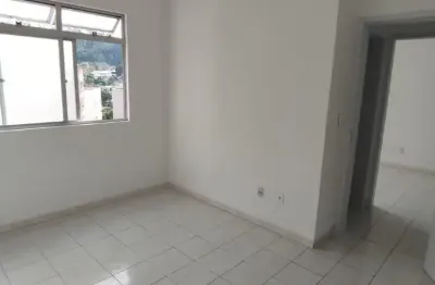 Apartamento com 2 quartos, sala com sacada na carvoeira,floripa