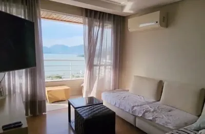 Apartamento na agronômica com 3 dormitórios e vista para beira mar.