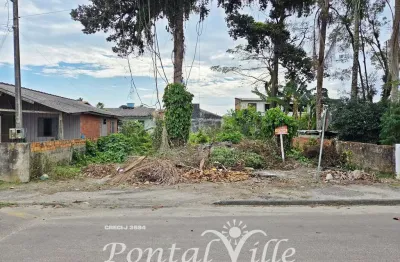 Localização privilegiada: terreno com asfalto e próximo ao comércio local