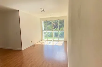 Lindo apartamento com dois quartos, sendo uma suíte, ampla sala, cozinha americana, móveis planejados cozinha e banheiros. condomínio completo.