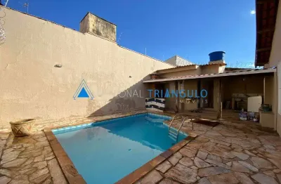 Casa com 3 quartos à venda no Olinda, Uberaba 