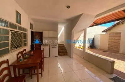 Casa com 8 quartos à venda no Parque dos Buritis, Uberaba 