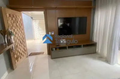 Casa moderna à venda no pacaembu – 3 quartos, sendo 2 suítes e área gourmet com piscina