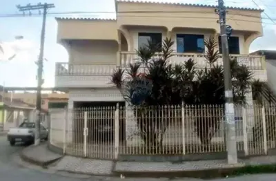 Casa com duas moradas independentes no bairro amaro lanari