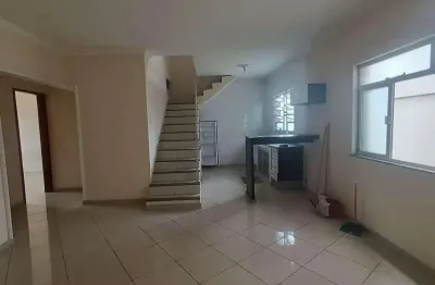 Cobertura aconchegante: com 3 dormitórios, sendo um suíte, churrasqueira e uma vaga