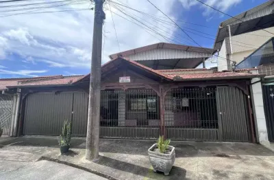 Casa à venda em barbacena no santa efigênia com 3 kitnet com entrada independente