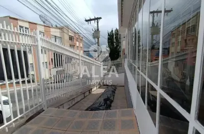 Casa com excelente localização no centro de barbacena. ideal para clínicas ou residencial