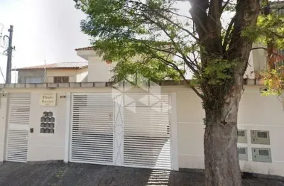 Casa de condomínio na água fria com 2 dormitórios e 1 vaga de garagem.