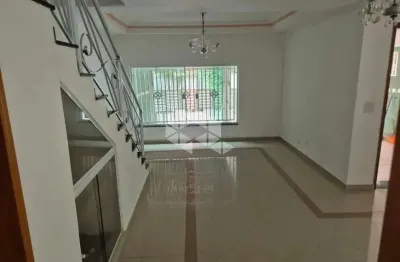 Sobrado com 4 quartos e 5 banheiros à venda, 152 m²