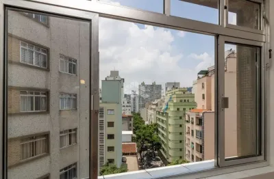 Apartamento de 32m² no bairro higienópolis, ao lado do metrô, em andar alto, todo reformado, com 1 quarto e 1 vaga de garagem.