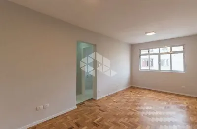 Apartamento de 32m² no bairro higienópolis, ao lado do metrô, em andar alto, todo reformado, com 1 quarto e 1 vaga de garagem.