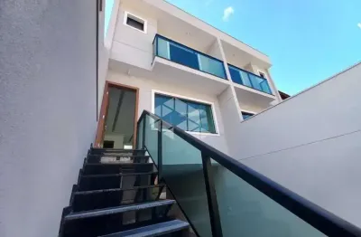 Sobrado na parada inglesa com 3 dormitórios e 4 vagas de garagem.