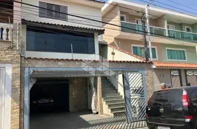 Sobrado à venda com 3 dormitórios, suíte e área gourmet - excelente localização!
