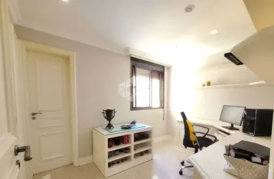 Apartamento à venda em higienópolis com 3 suítes e 3 vagas de garagem.