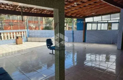 Sobrado na vila maria com 3 dormitórios e 4 vagas de garagem.